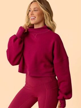 Medium Blogilates burgundy
Marshmallow Mockneck
Sweatshirt NEW w/o tags